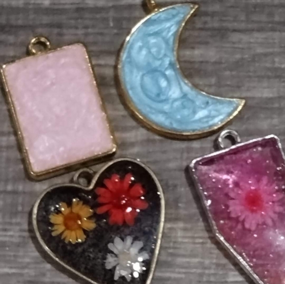 Beautifully handcrafted Necklaces - Picture 3 of 4